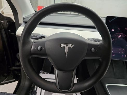 Used 2021 Tesla Model Y Long Range AWD/4WD image 24