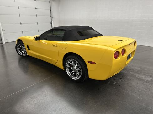 Used 2001 Chevrolet Corvette Convertible w/ Preferred Equipment Group2 RWD image 5