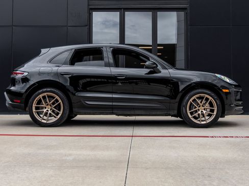Certified 2023 Porsche Macan AWD/4WD image 12