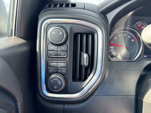 Used 2019 Chevrolet Silverado 1500 RST AWD/4WD image 18