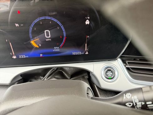 Used 2025 Chevrolet Trax LT image 41