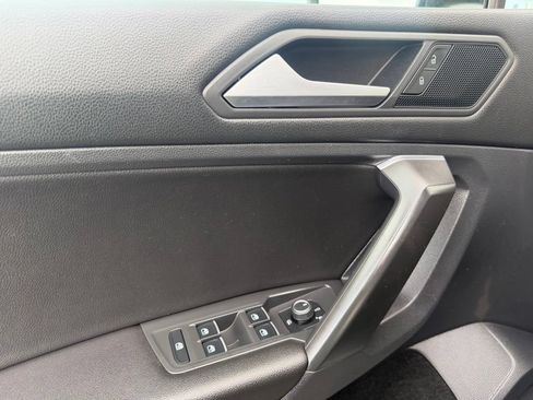 Used 2021 Volkswagen Tiguan SE w/ Panoramic Sunroof Package AWD/4WD image 23