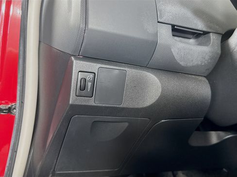 Used 2008 Toyota Yaris 2-Door Hatchback FWD image 11
