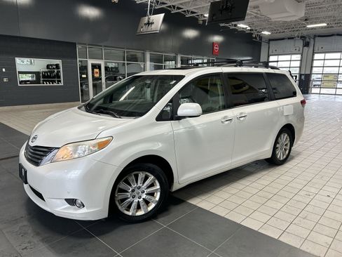 Used 2012 Toyota Sienna Limited w/ Premium Pkg AWD/4WD image 35