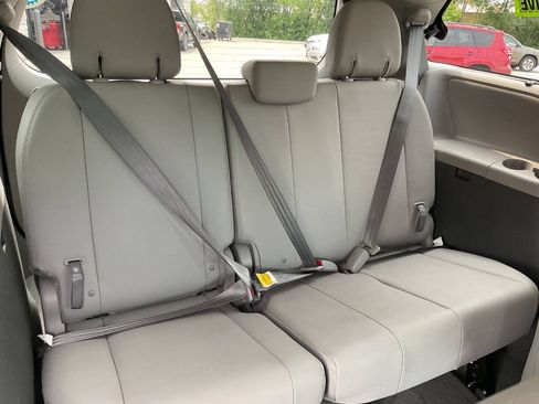 Used 2017 Toyota Sienna XLE w/ XLE Navigation Package AWD/4WD image 38
