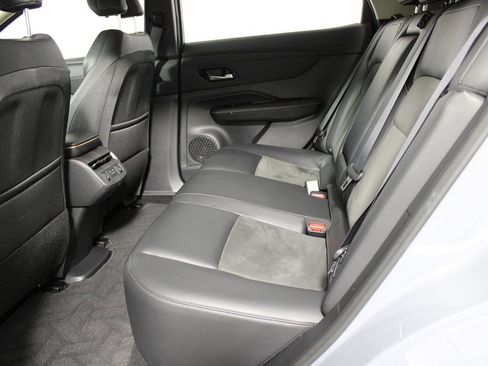 Used 2024 Nissan Ariya FWD image 26