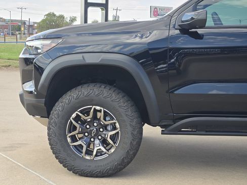 Used 2025 Chevrolet Colorado ZR2 w/ Technology Package AWD/4WD image 28
