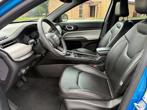Used 2025 Jeep Compass Limited AWD/4WD image 22