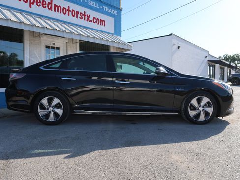 Used 2016 Hyundai Sonata Limited w/ Option Group 02 FWD image 4