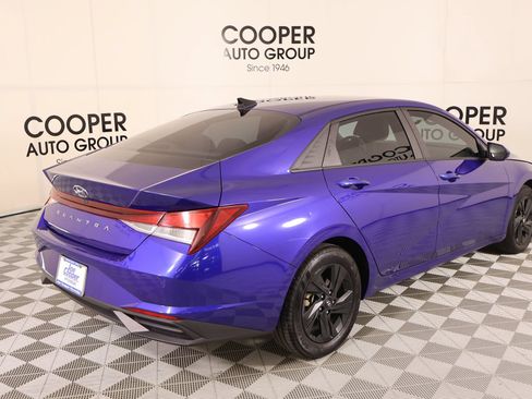 Used 2023 Hyundai Elantra SEL w/ Cargo Package FWD image 19