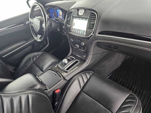 Used 2023 Chrysler 300 C image 11