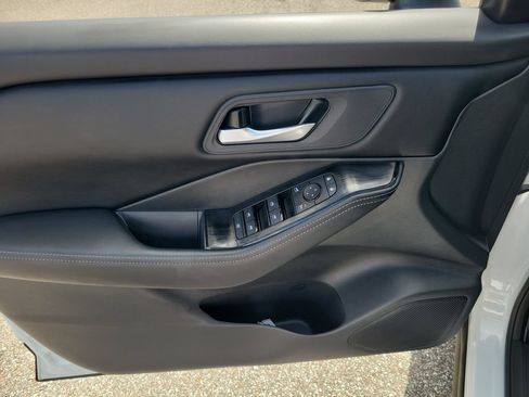 Used 2026 Nissan Rogue SV FWD image 12