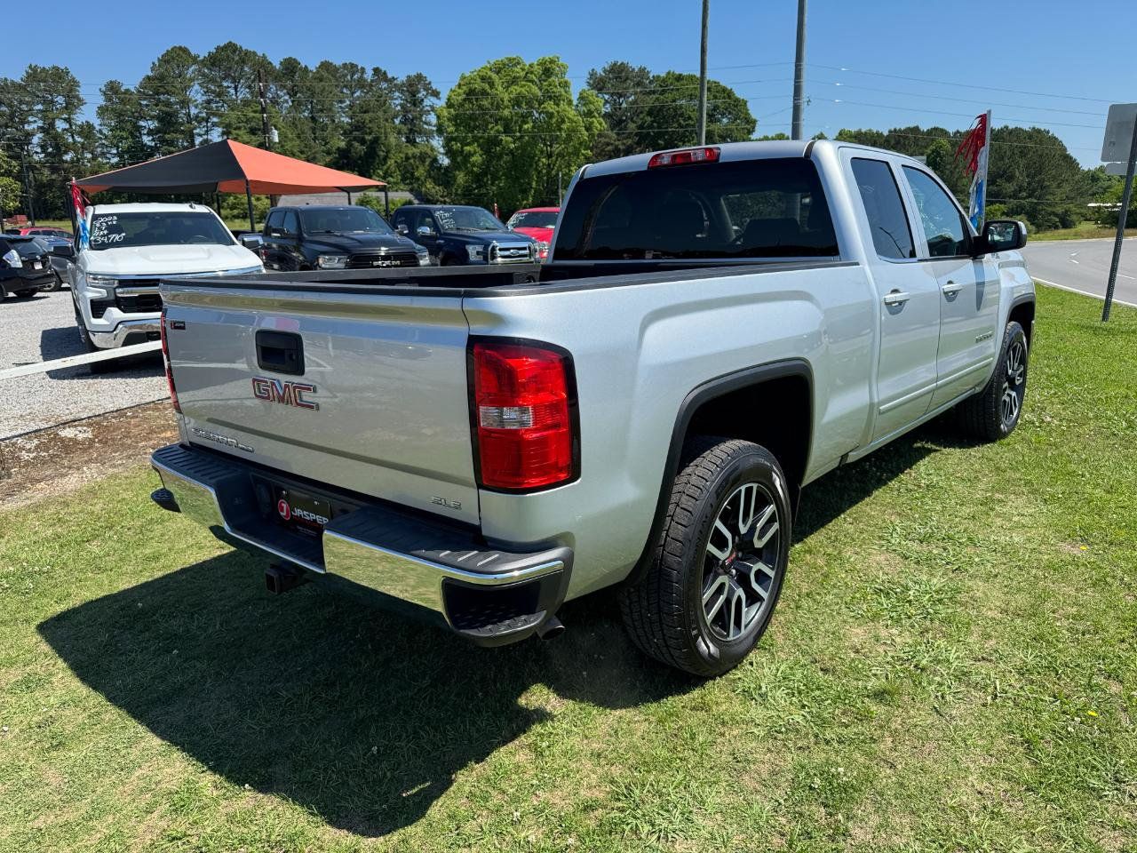 Used 2019 GMC Sierra 1500 SLE w/ SLE Value Package AWD/4WD image 3