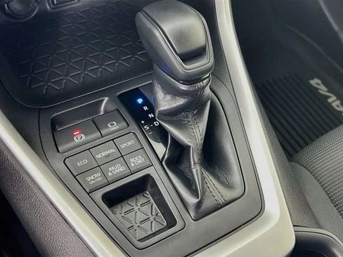 Used 2019 Toyota RAV4 LE w/ All Weather Liner Package AWD/4WD image 17