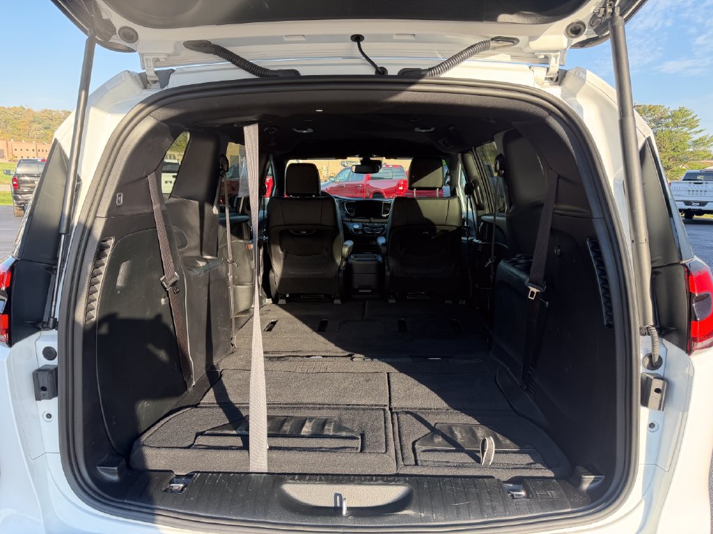 Used 2026 Chrysler Pacifica Select FWD image 12