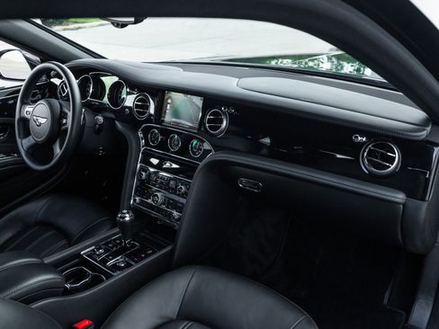 Used 2015 Bentley Mulsanne image 18