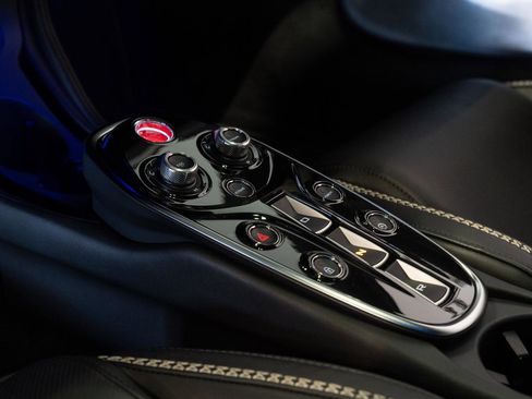 Used 2022 McLaren GT image 5