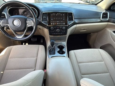 Used 2019 Jeep Grand Cherokee Laredo w/ 18" Wheel & 8.4" Radio Group AWD/4WD image 28