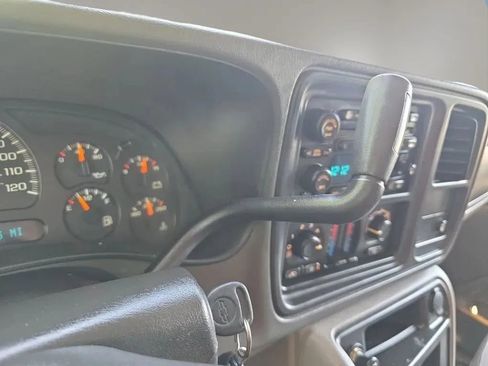 Used 2006 Chevrolet Avalanche Z71 w/ Preferred Equipment Group AWD/4WD image 25
