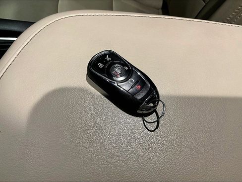 Used 2020 Buick Enclave Premium w/ Sun and Sites Package image 34