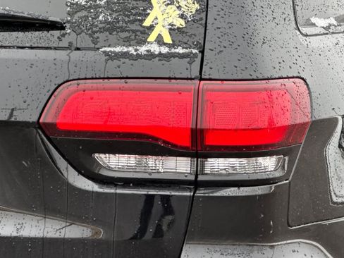 Used 2019 Jeep Grand Cherokee Altitude image 28