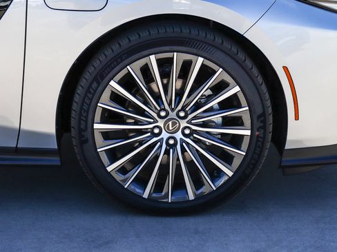 New 2026 Lexus ES 350e FWD image 9
