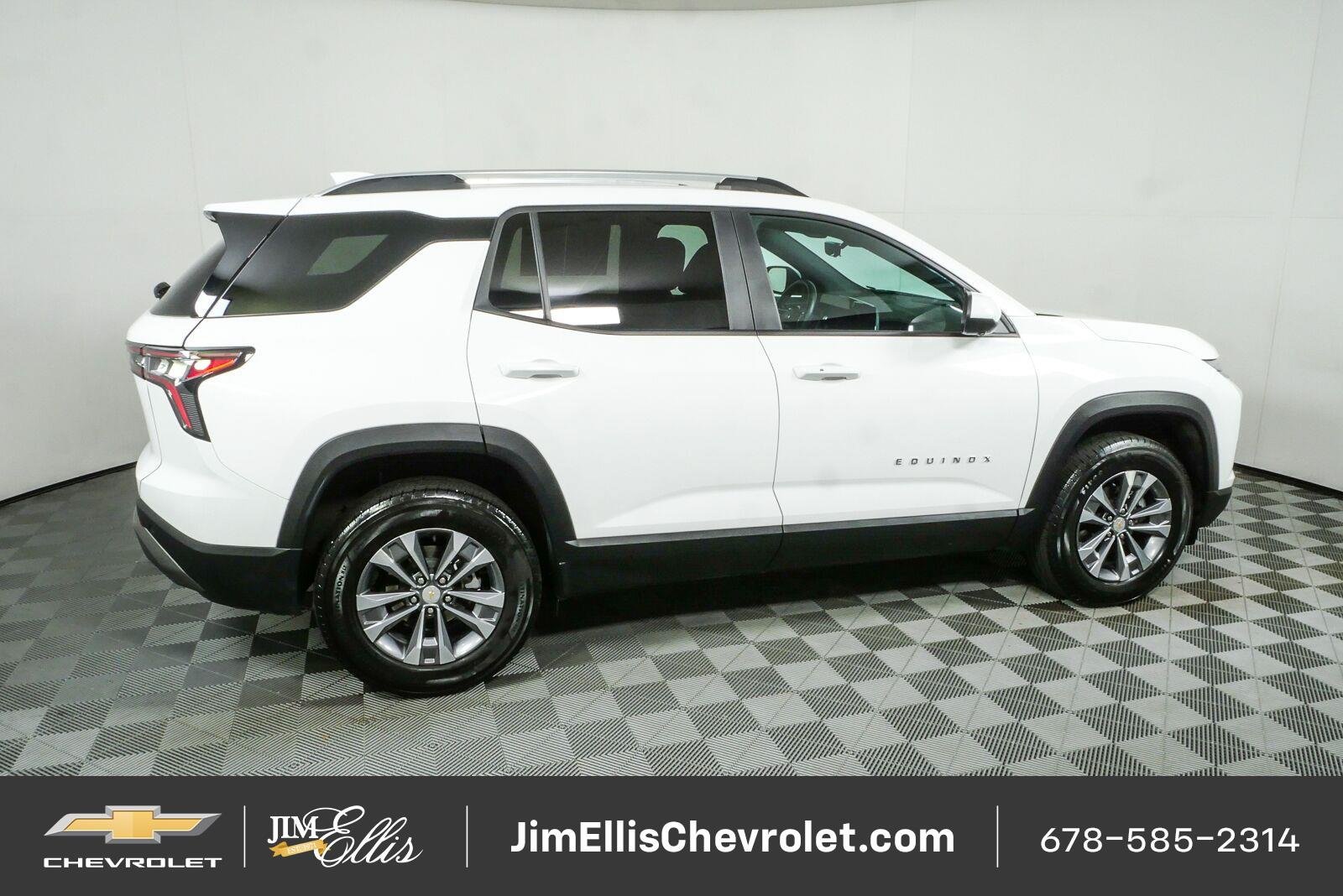 Used 2025 Chevrolet Equinox LT w/ Convenience Package II FWD image 2