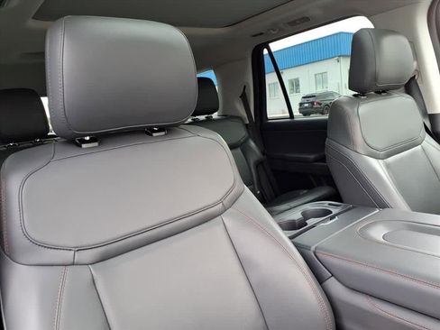 Used 2025 Ford Expedition Active image 23