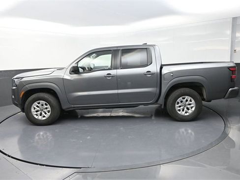 Used 2024 Nissan Frontier SV image 4