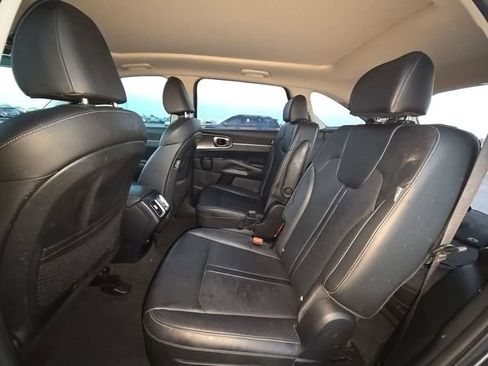 Used 2024 Kia Sorento EX w/ Panoramic Sunroof Package FWD image 9