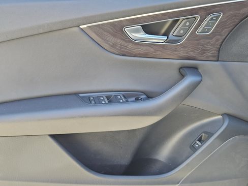 Used 2021 Audi Q8 Premium w/ Black Optic Package image 25