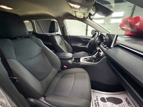 Used 2025 Toyota RAV4 LE image 32