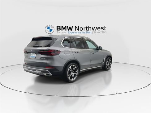New 2026 BMW X5 xDrive50e image 3