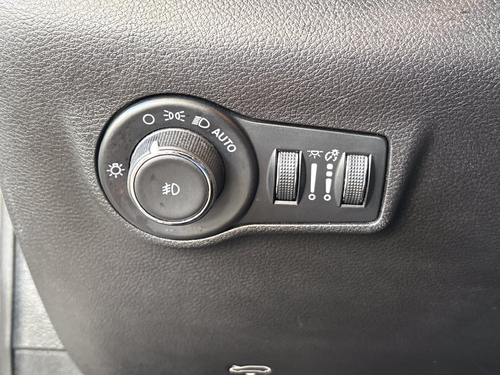 Used 2025 Jeep Compass Limited AWD/4WD image 40