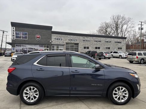 Used 2018 Chevrolet Equinox LT w/ Sun & Infotainment Package AWD/4WD image 2