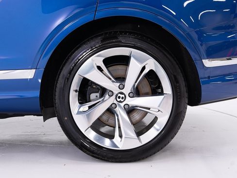 New 2025 Bentley Bentayga Extended Wheelbase image 41