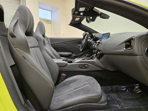 Used 2023 Aston Martin V8 Vantage image 21