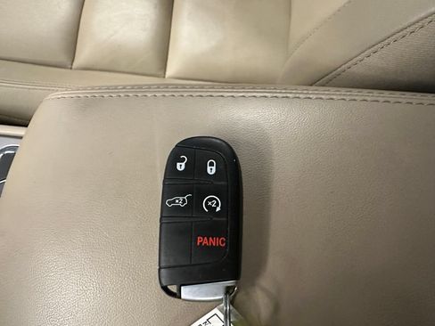 Used 2021 Jeep Grand Cherokee Limited AWD/4WD image 17