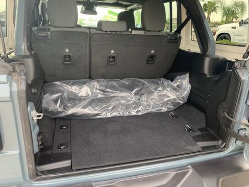 Used 2025 Jeep Wrangler Unlimited Sahara image 13