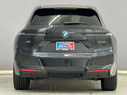 Used 2023 BMW iX xDrive50 w/ Sport Package image 9