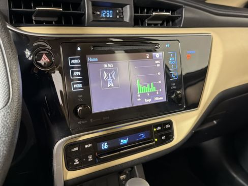 Used 2018 Toyota Corolla LE w/ LE Premium Package w/Moonroof FWD image 22
