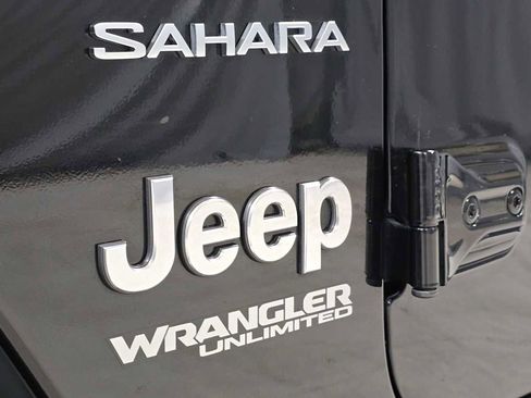 Used 2019 Jeep Wrangler Unlimited Sahara image 18