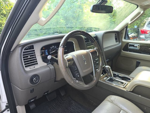 Used 2015 Lincoln Navigator 4WD image 16
