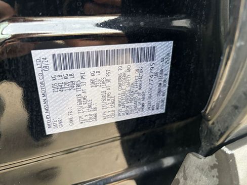 Used 2025 Nissan Rogue SV image 31