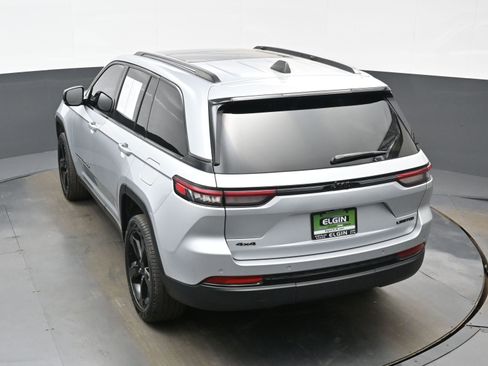 Used 2023 Jeep Grand Cherokee Limited w/ Black Appearance Package image 36