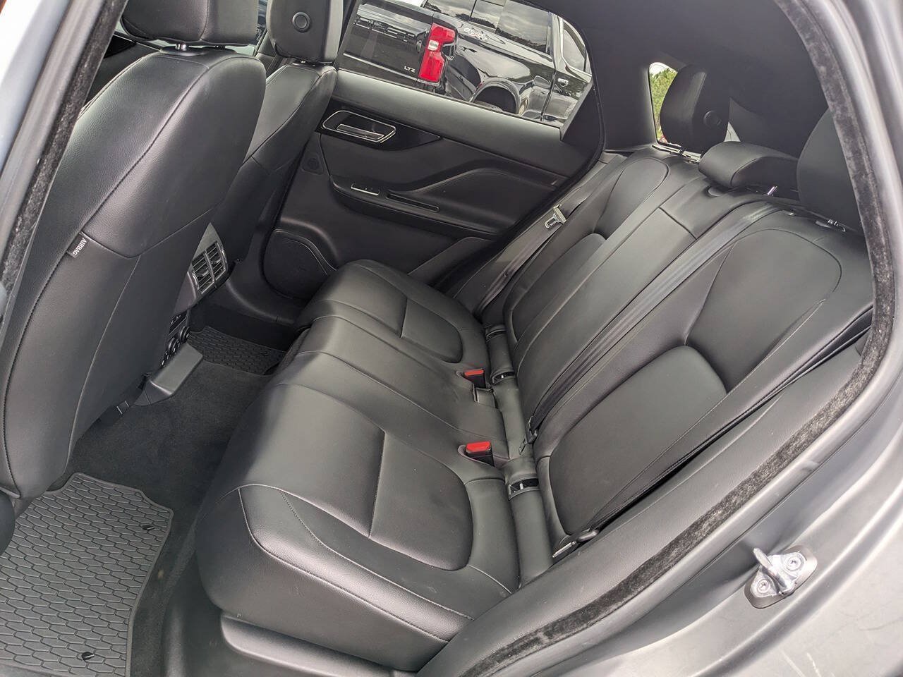 Used 2017 Jaguar F-PACE Premium AWD/4WD image 10