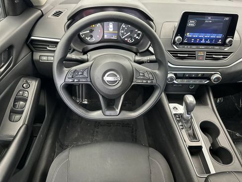 Used 2025 Nissan Altima 2.5 S FWD image 13