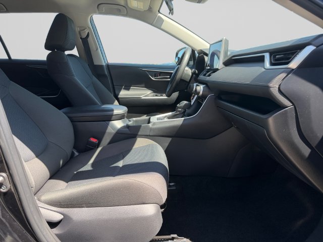 Certified 2025 Toyota RAV4 LE FWD image 15