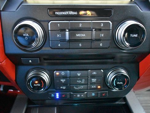 Used 2018 Ford F150 Raptor w/ Equipment Group 802A Luxury AWD/4WD image 24