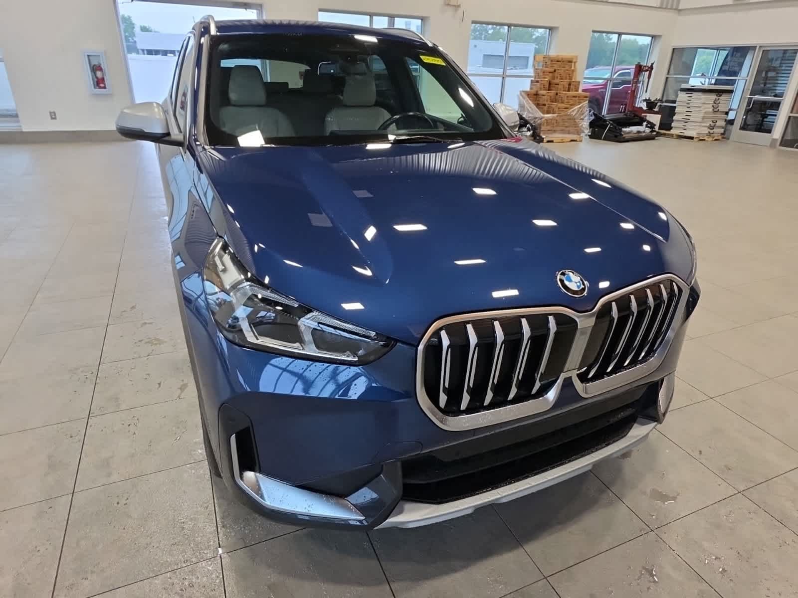 Used 2023 BMW X1 xDrive28i w/ Convenience Package AWD/4WD image 4